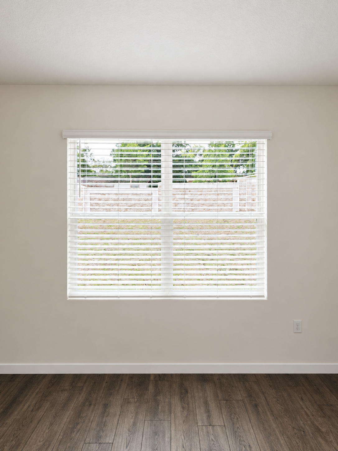 Horizontal blind with natural light